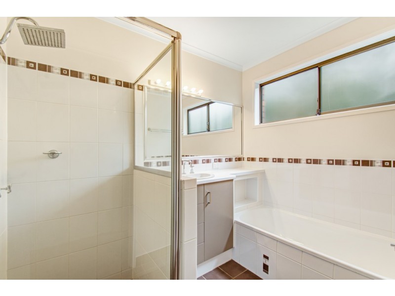 26 Amos Crescent, Mount Lofty QLD 4350