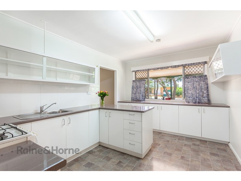 2 Wentworth Street, Centenary Heights QLD 4350