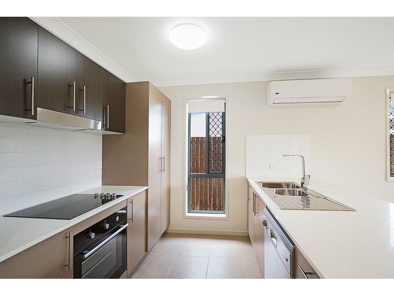 2/4 Dove Crescent, Kleinton QLD 4352