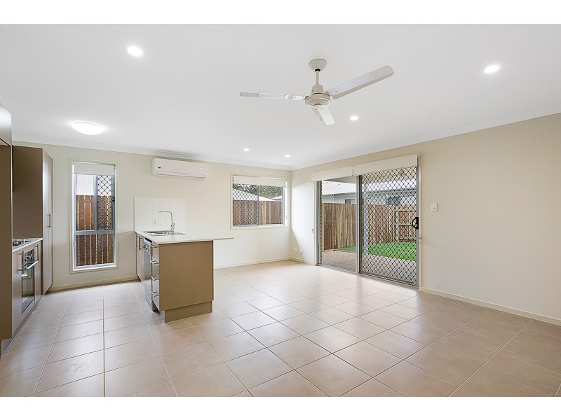 2/4 Dove Crescent, Kleinton QLD 4352