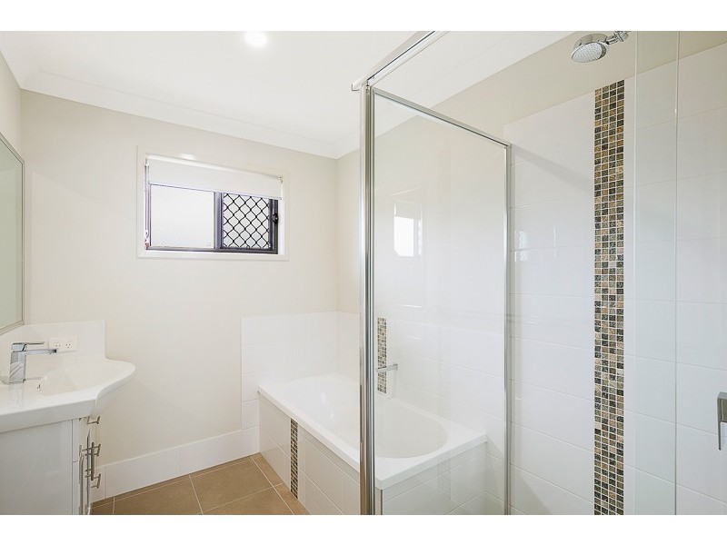 2/4 Dove Crescent, Kleinton QLD 4352