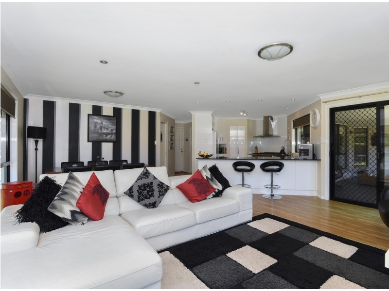 32 Wood Drive, Middle Ridge QLD 4350