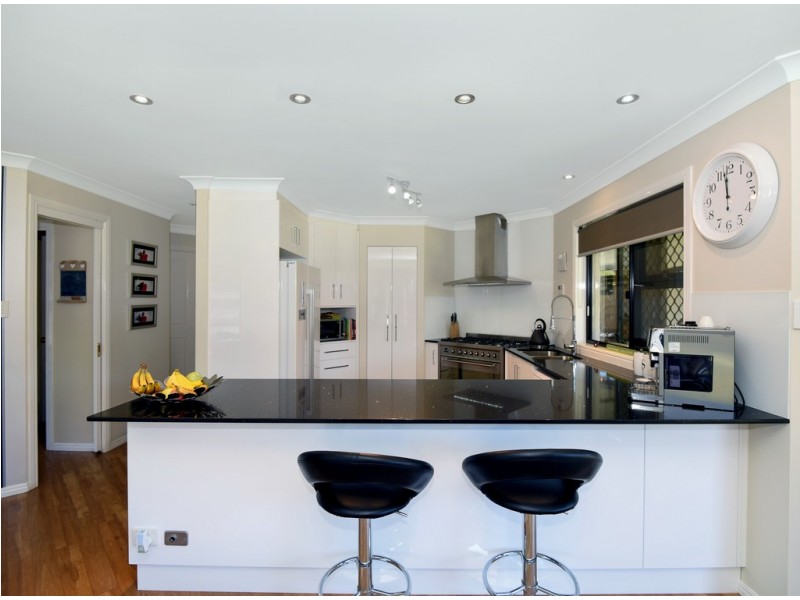 32 Wood Drive, Middle Ridge QLD 4350