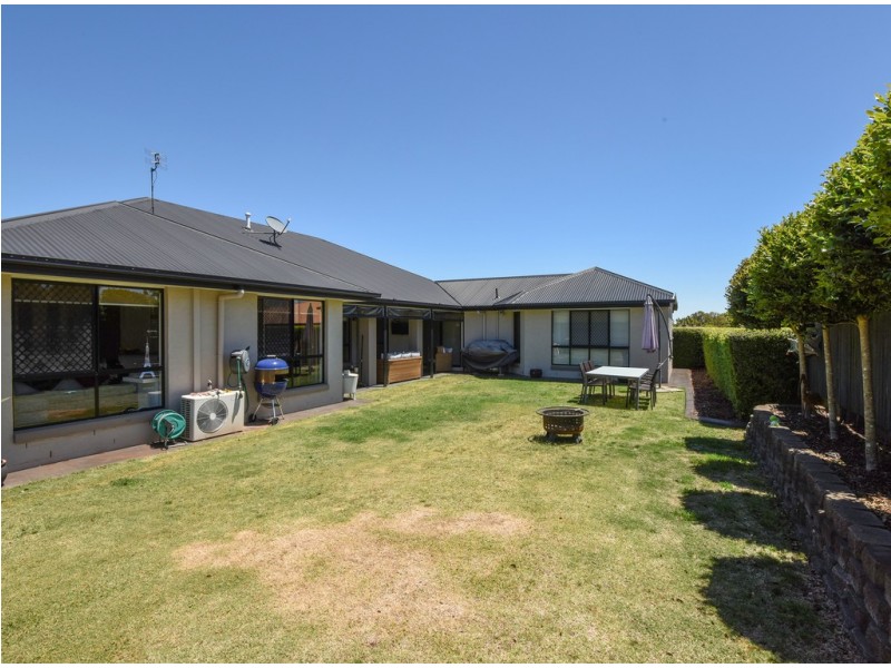 32 Wood Drive, Middle Ridge QLD 4350