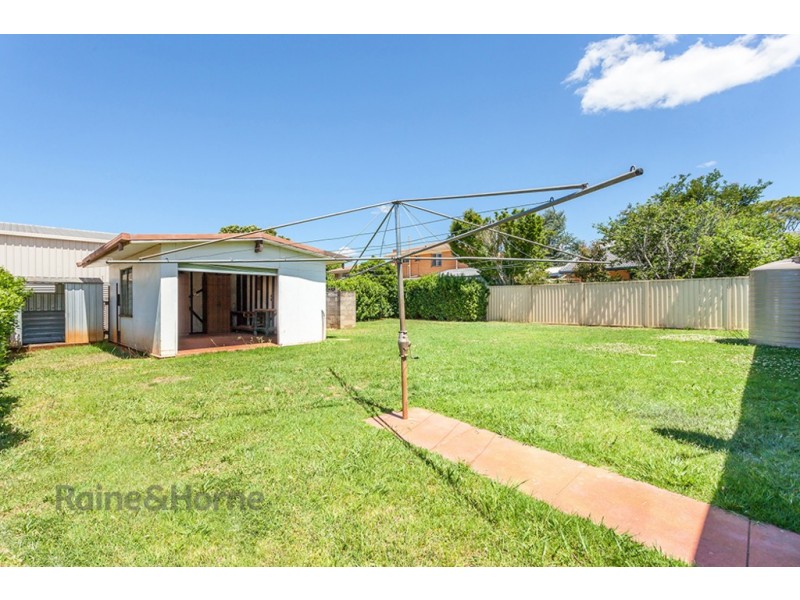4 Obst Street, Harristown QLD 4350