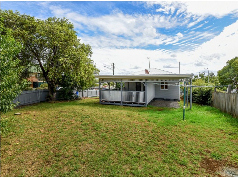 174 Ruthven Street, North Toowoomba QLD 4350