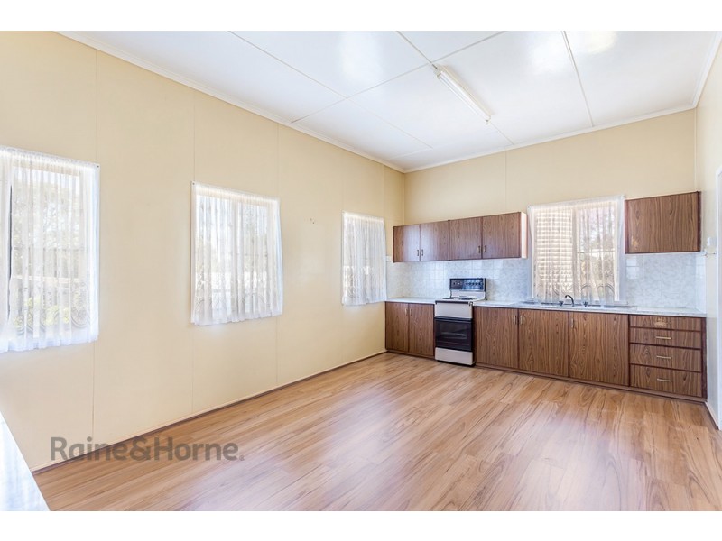 40 Gordon Avenue, Newtown QLD 4350