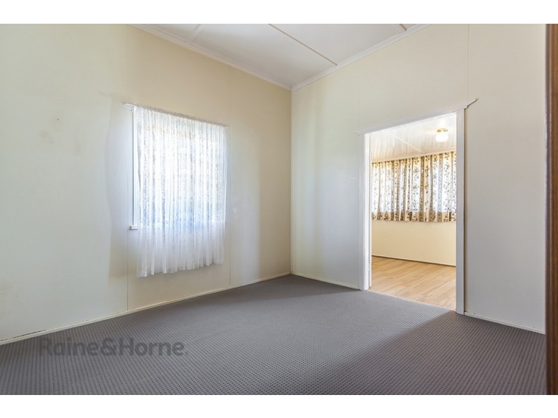 40 Gordon Avenue, Newtown QLD 4350