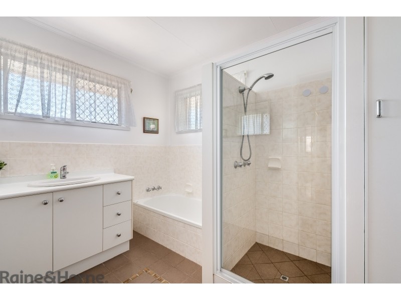 1 and 2 / 37 Barrymount Crescent, Mount Lofty QLD 4350