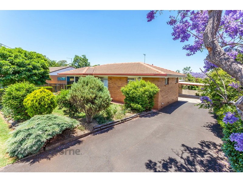 1 and 2 / 37 Barrymount Crescent, Mount Lofty QLD 4350
