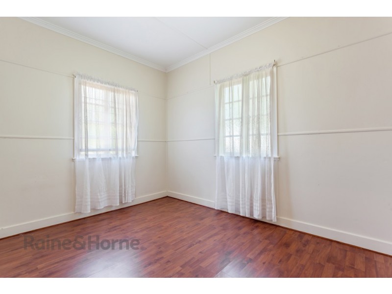 8A Bothwell Street, Newtown QLD 4350