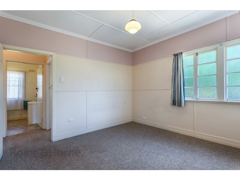 8A Bothwell Street, Newtown QLD 4350