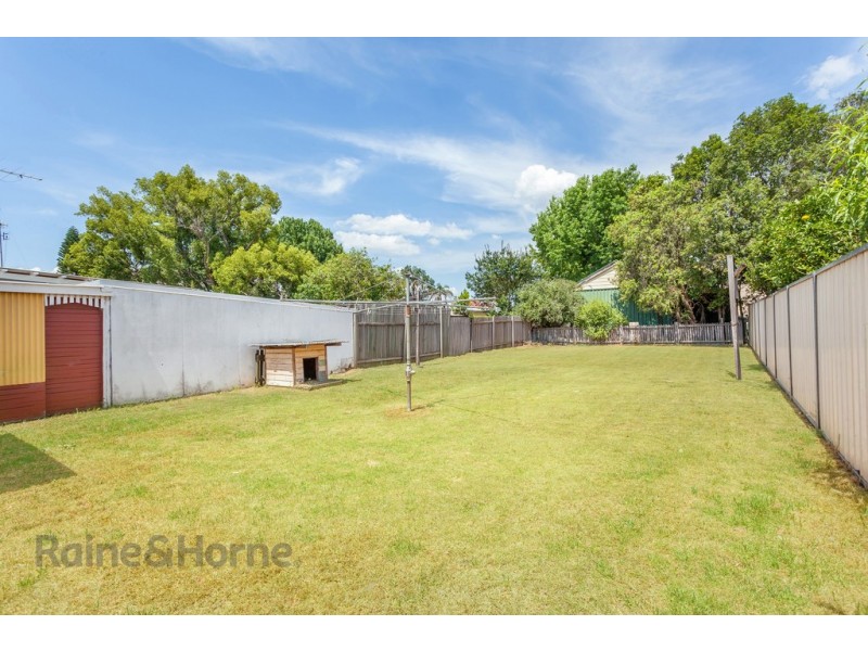8A Bothwell Street, Newtown QLD 4350