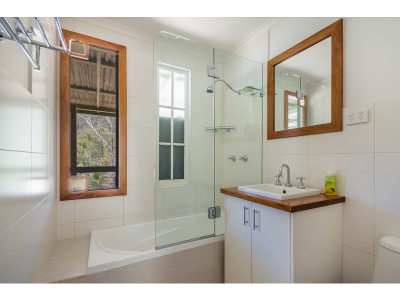 2100 Flagstone Creek Road, Upper Flagstone QLD 4344