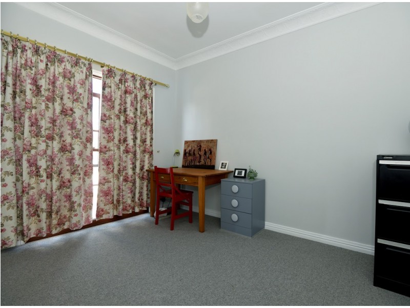 4/2 Sharon Court, Darling Heights QLD 4350