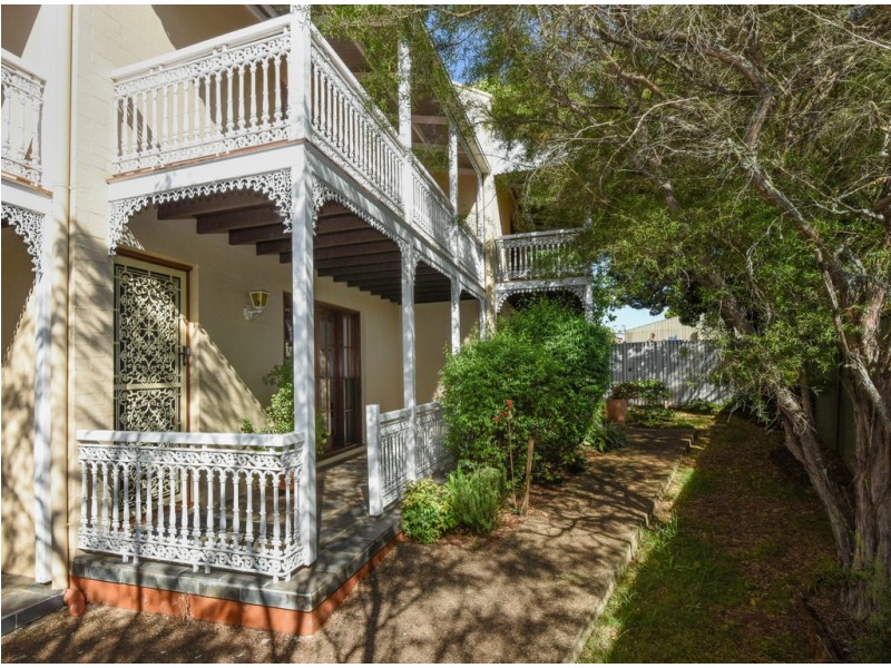 4/2 Sharon Court, Darling Heights QLD 4350