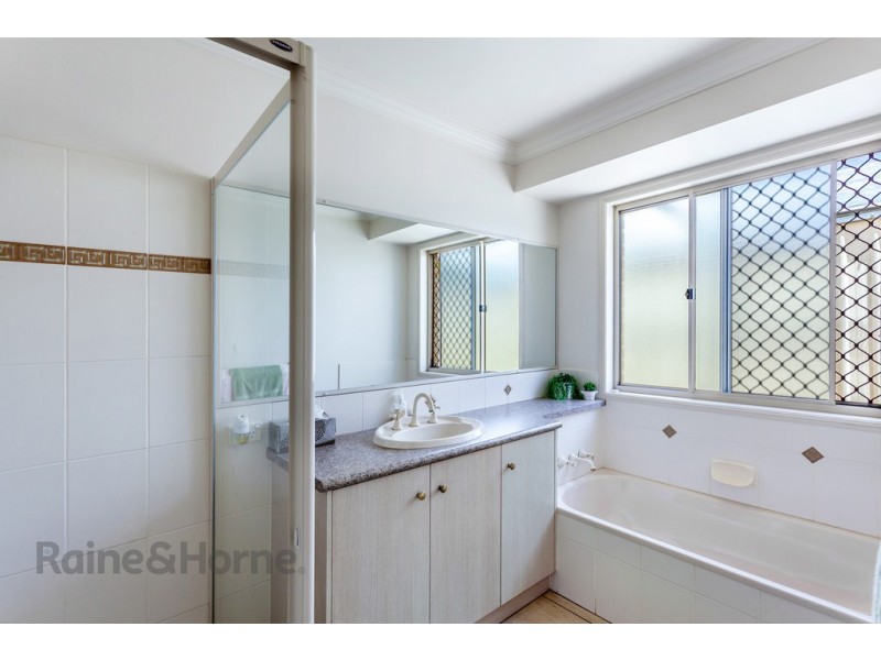 71 Hogg Street, Cranley QLD 4350