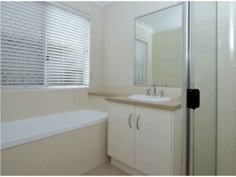 2/62 Ramsay Street, Centenary Heights QLD 4350