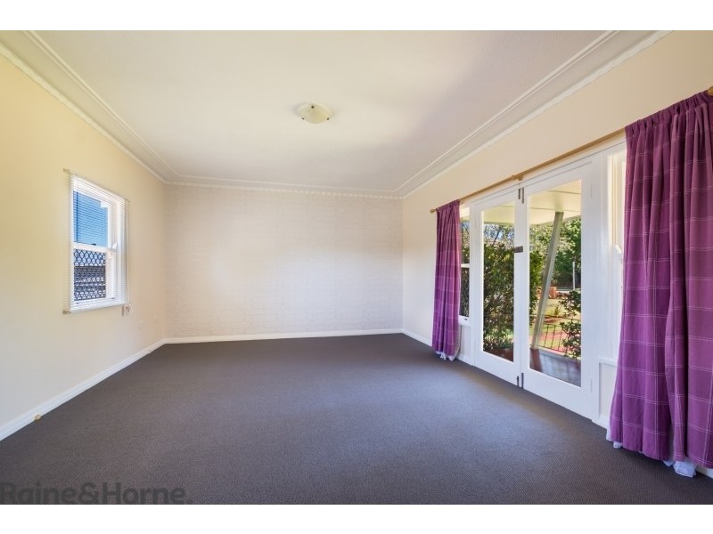 295 South Street, Harristown QLD 4350