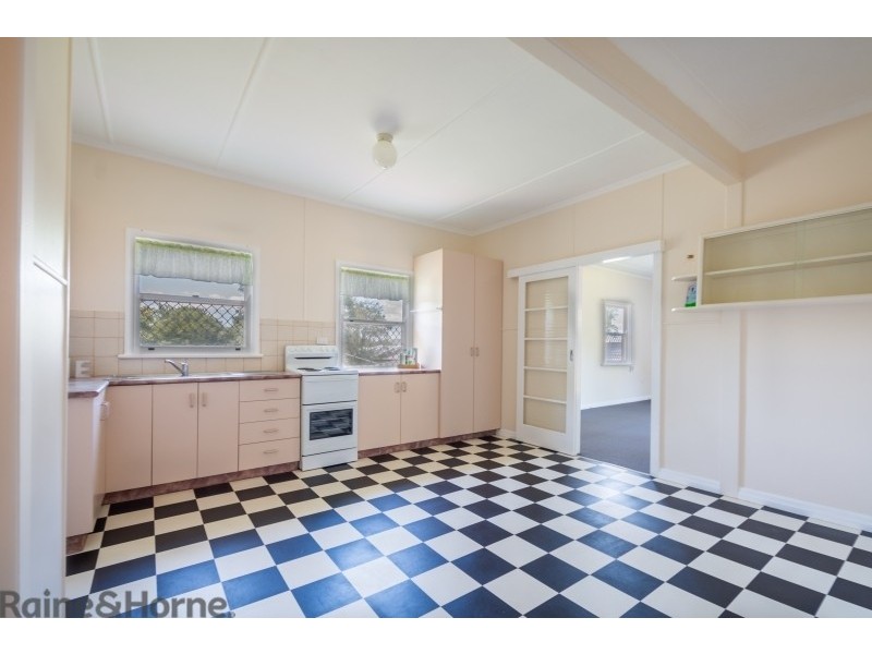 295 South Street, Harristown QLD 4350