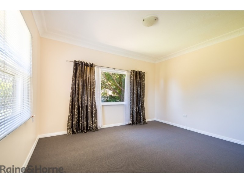 295 South Street, Harristown QLD 4350