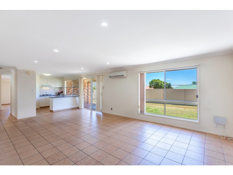 2 Vanham Close, Middle Ridge QLD 4350