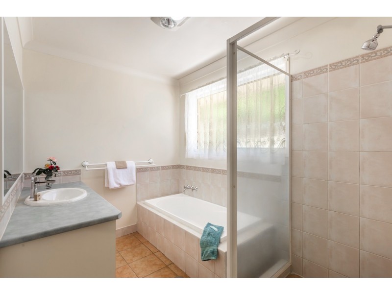 2 Vanham Close, Middle Ridge QLD 4350