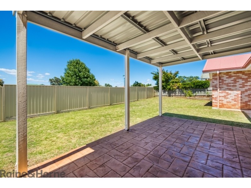 2 Vanham Close, Middle Ridge QLD 4350
