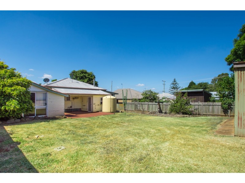 2 Norah Street, Centenary Heights QLD 4350