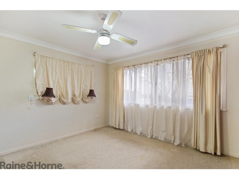 5 Ross Street, Mount Lofty QLD 4350