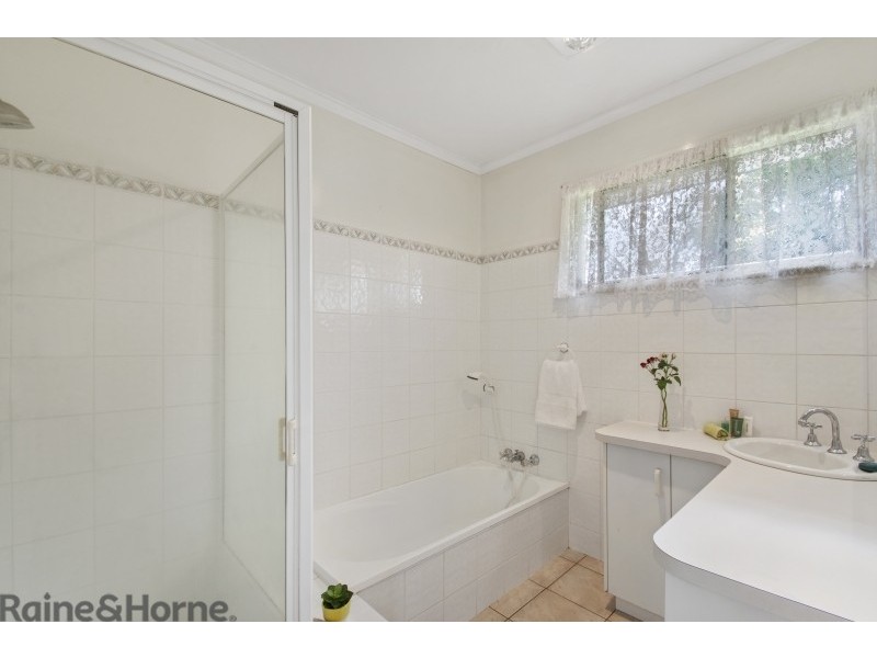 5 Ross Street, Mount Lofty QLD 4350