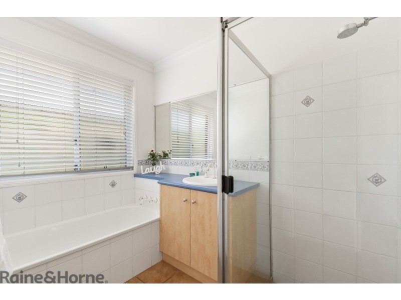 562 Hume Street, Middle Ridge QLD 4350