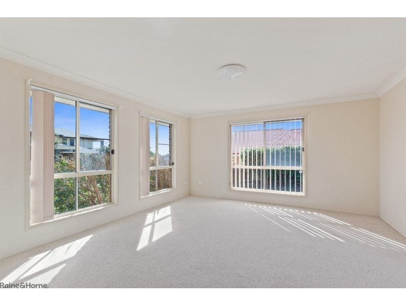 4 Vanham Close, Middle Ridge QLD 4350