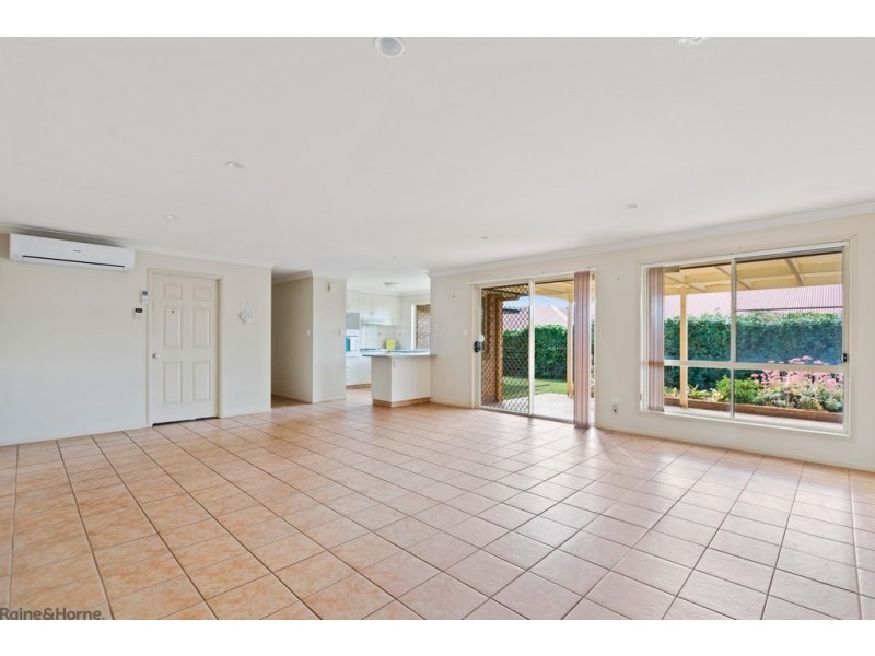 4 Vanham Close, Middle Ridge QLD 4350