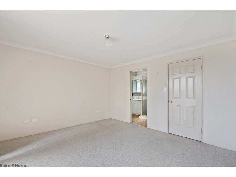 4 Vanham Close, Middle Ridge QLD 4350