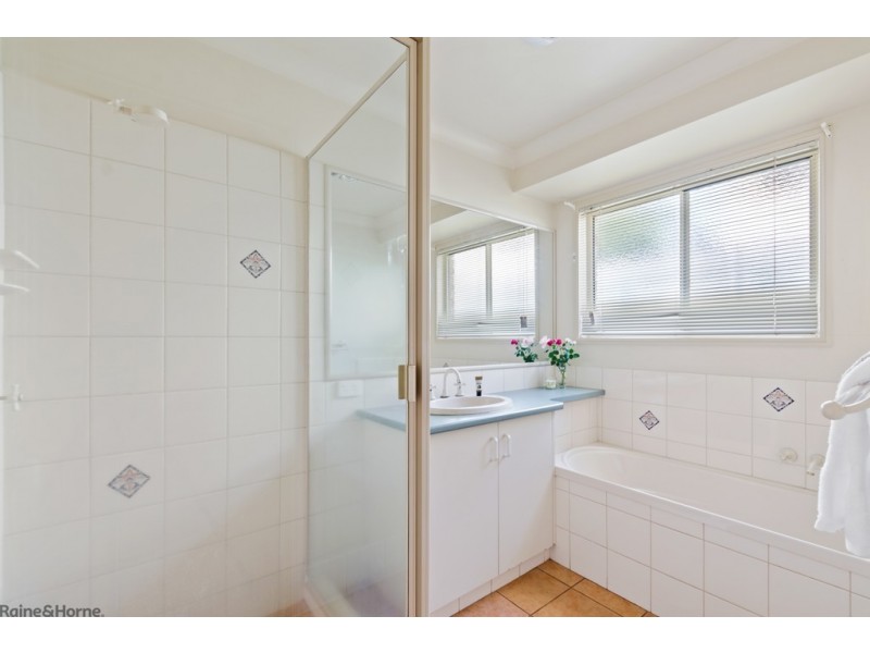 4 Vanham Close, Middle Ridge QLD 4350