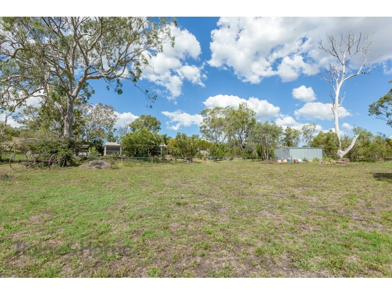 102 Boundary Street, Cranley QLD 4350