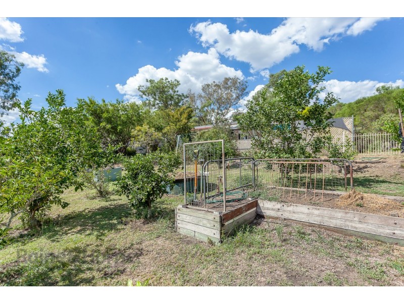 102 Boundary Street, Cranley QLD 4350