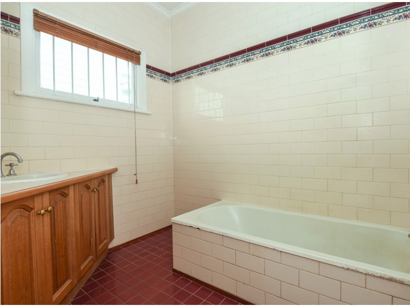 19 Suffolk Street, East Toowoomba QLD 4350