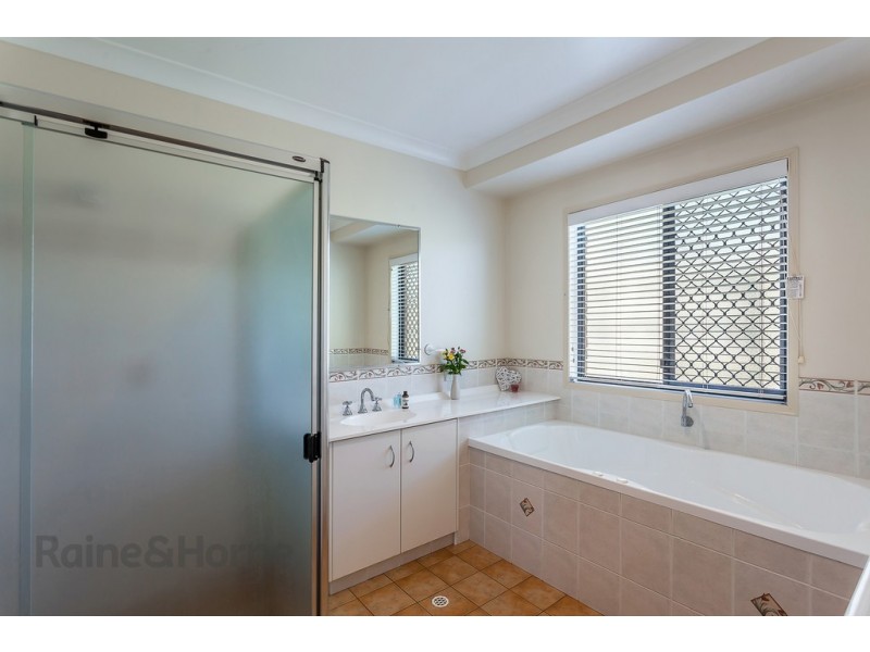 28 Holt Street, Middle Ridge QLD 4350