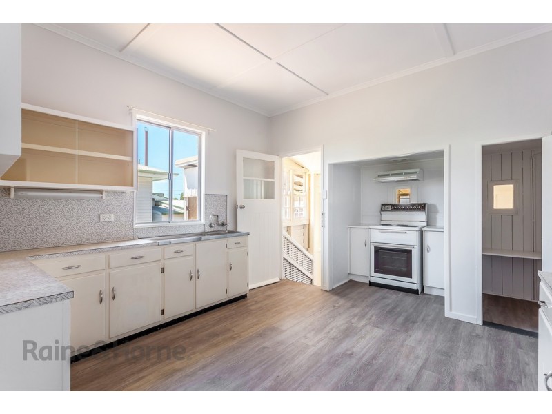 4 Race Street, Newtown QLD 4350