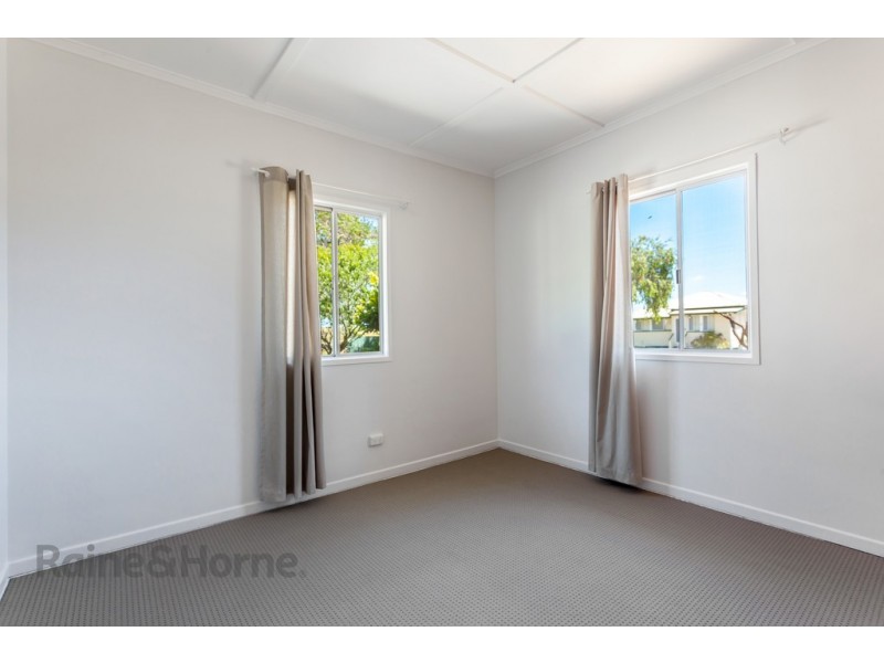 4 Race Street, Newtown QLD 4350