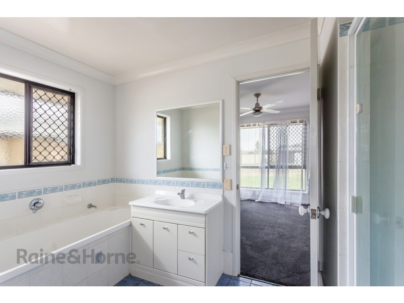 5 Coral Court, Cambooya QLD 4358