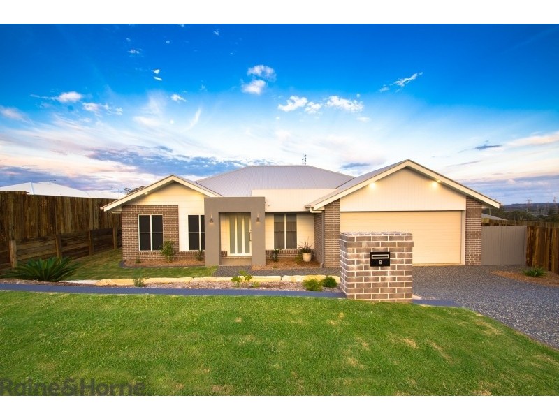 8 Renshaw Crescent, Kearneys Spring QLD 4350