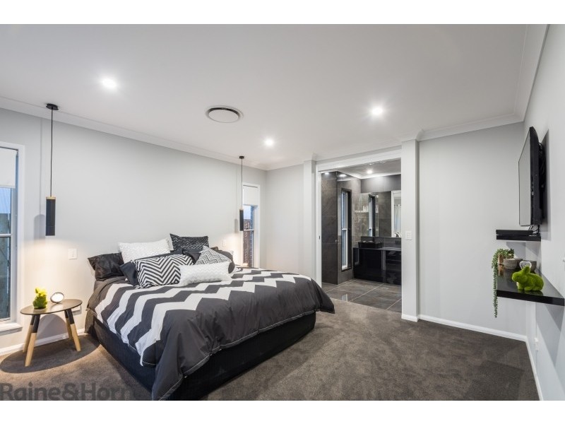 8 Renshaw Crescent, Kearneys Spring QLD 4350