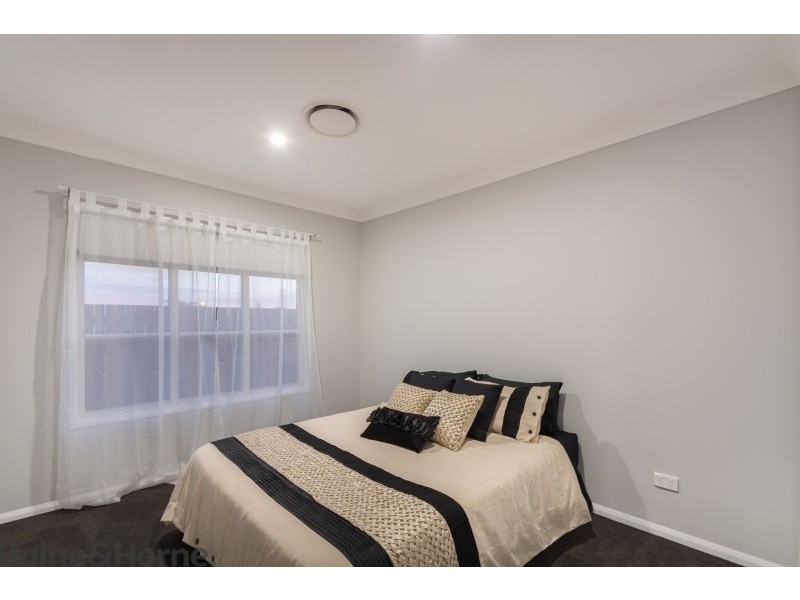8 Renshaw Crescent, Kearneys Spring QLD 4350