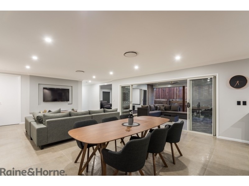 8 Renshaw Crescent, Kearneys Spring QLD 4350