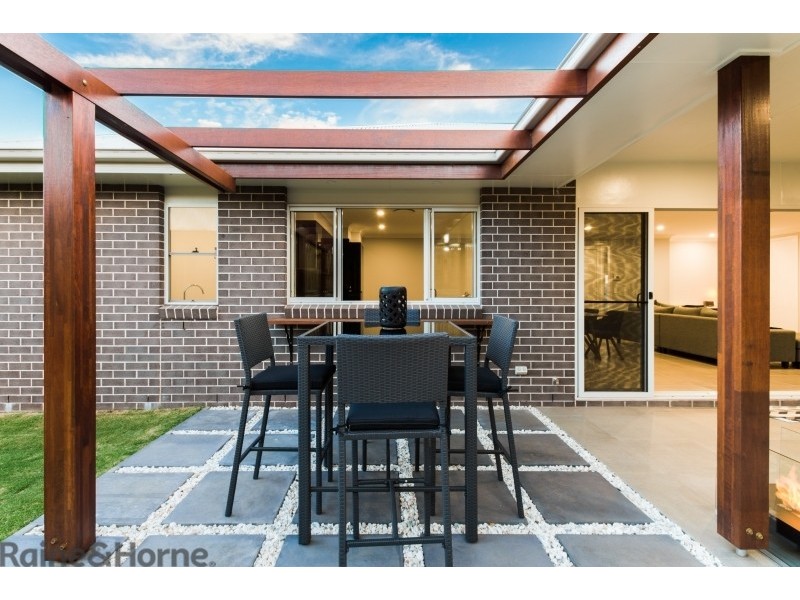 8 Renshaw Crescent, Kearneys Spring QLD 4350