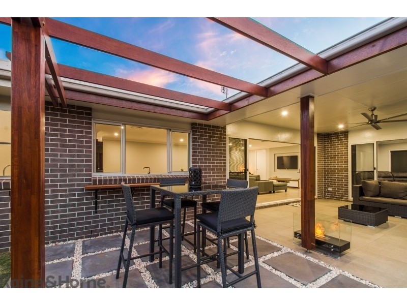8 Renshaw Crescent, Kearneys Spring QLD 4350