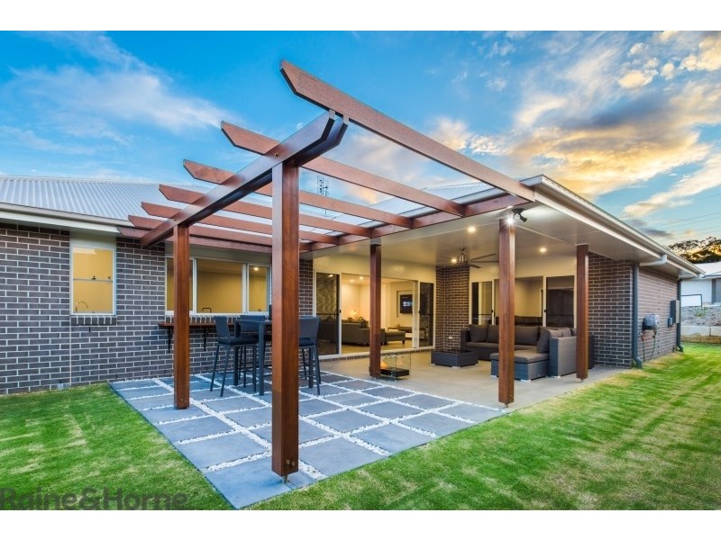 8 Renshaw Crescent, Kearneys Spring QLD 4350